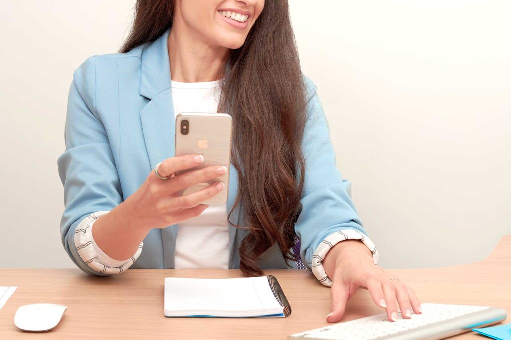 Profesional del marketing trabajando